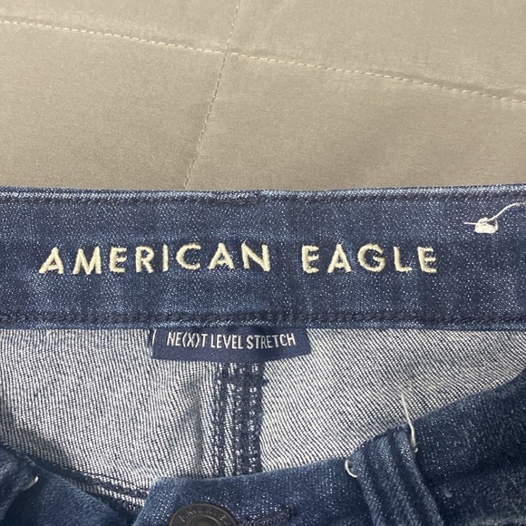 American Eagle Curvy Super Hi-Rise shortie. Size 4 - Picture 3 of 4